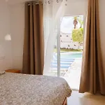 Hébergement de vacances Fully Refurbished Private 3br Heated Pool