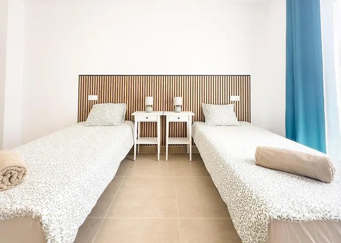 Dom wakacyjny Fully Refurbished Private 3br Heated Pool