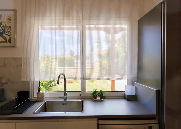 Vakantiehuis Fully Refurbished Private 3br Heated Pool