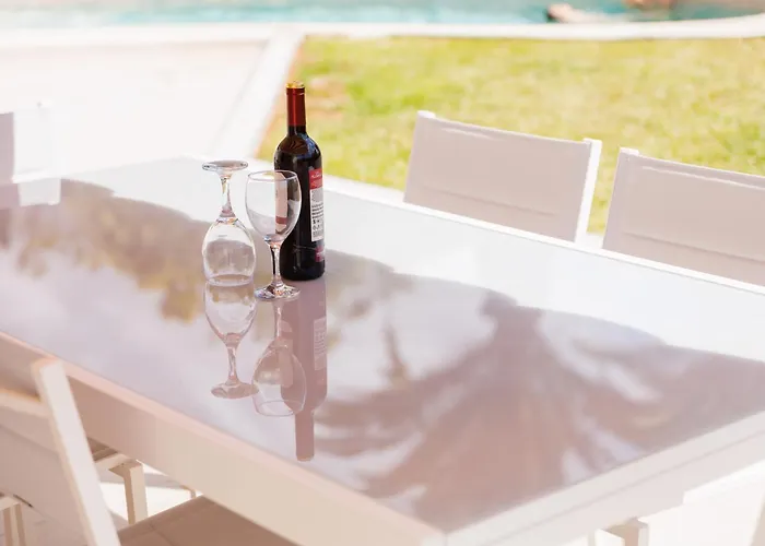 Fully Refurbished Private 3br Heated Pool Vakantiehuis