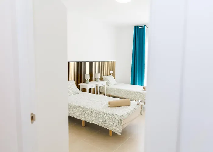 Dom wakacyjny Fully Refurbished Private 3br Heated Pool