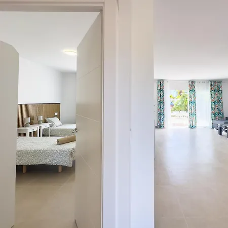 Fully Refurbished Private 3br Heated Pool Callao Salvaje