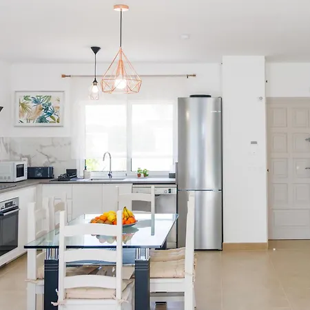 Fully Refurbished Private 3br Heated Pool * Кальяо-Сальвахе