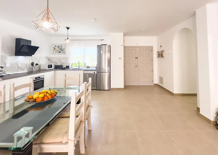 度假居 Fully Refurbished Private 3br Heated Pool *