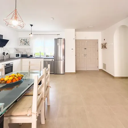 Hébergement de vacances Private Heated Pool 3br Family Retreat, Aircon, Costa Adeje *
